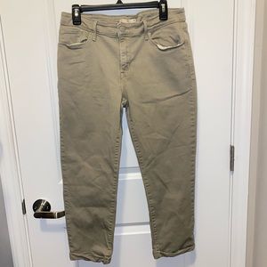 Levi’s khaki capris